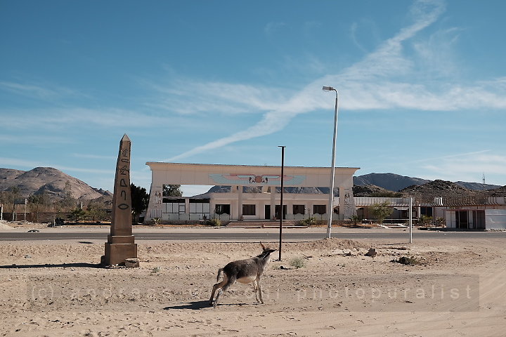 between hurghada and luxor